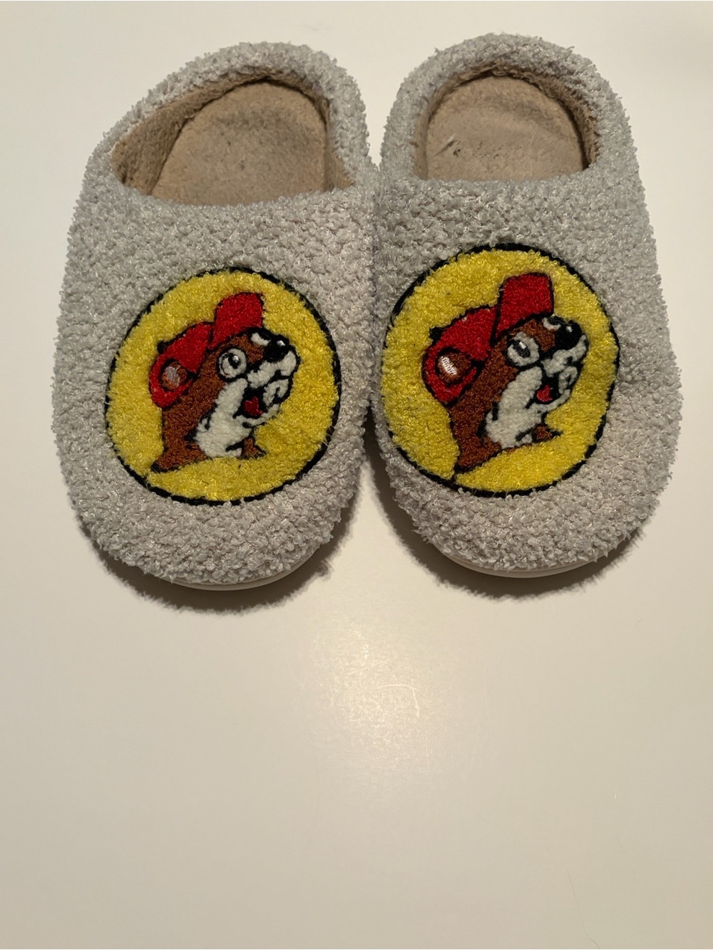 Buc-ee’s Slippers - Size: 43-44—> 10-11 Men/11.5-12.5 Women